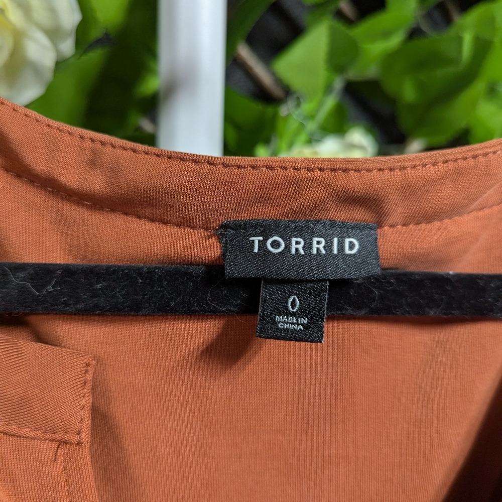 Torrid Rust Orange Top - Picture 2 of 4